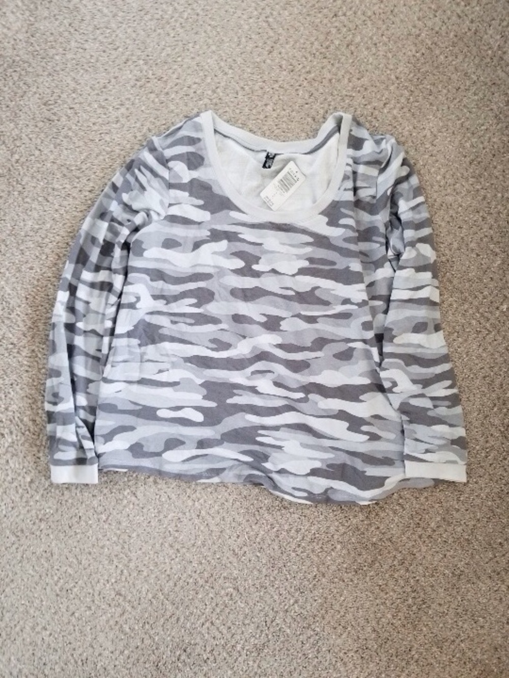 Gray Camo Scoop-Neck Long Sleeve Pajama Top torrid NWT - Picture 6 of 8